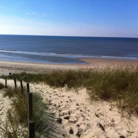 度假居 Dune Family Retreat, Cleaning Included 滨海贝亨